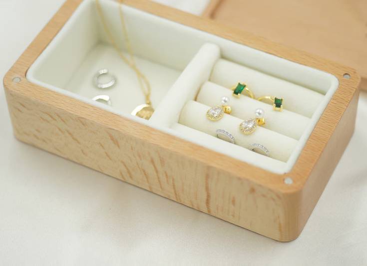 Personalized Wooden Jewelry Box – Couple's Hands Design | Twinkle & Twine