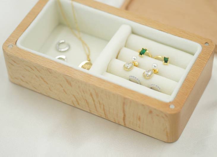 Personalized Wooden Jewelry Tray – Pinky Promise Hands with Heart – Twinkle & Twine